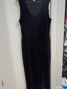 Spirit Black Sleeveless V-Neck Maxi Dress